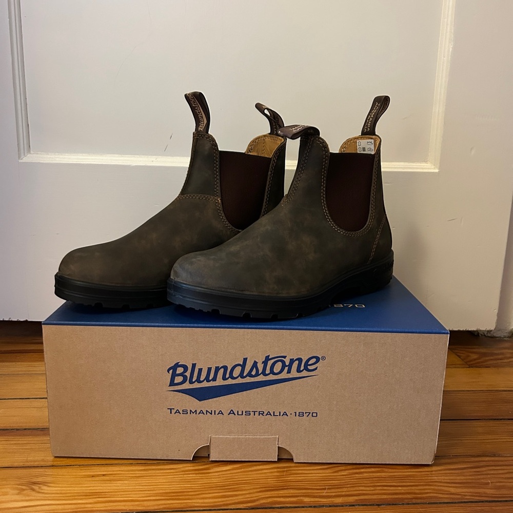 Women’s Blundstone #585 Chelsea Boots